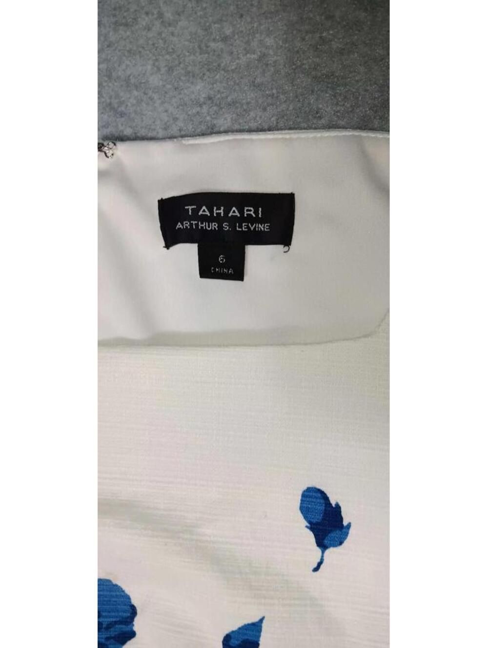 Tahari Arthur S Levine Body Con Dress Womens Size 6 White And Blue Flowers... - Picture 2 of 14
